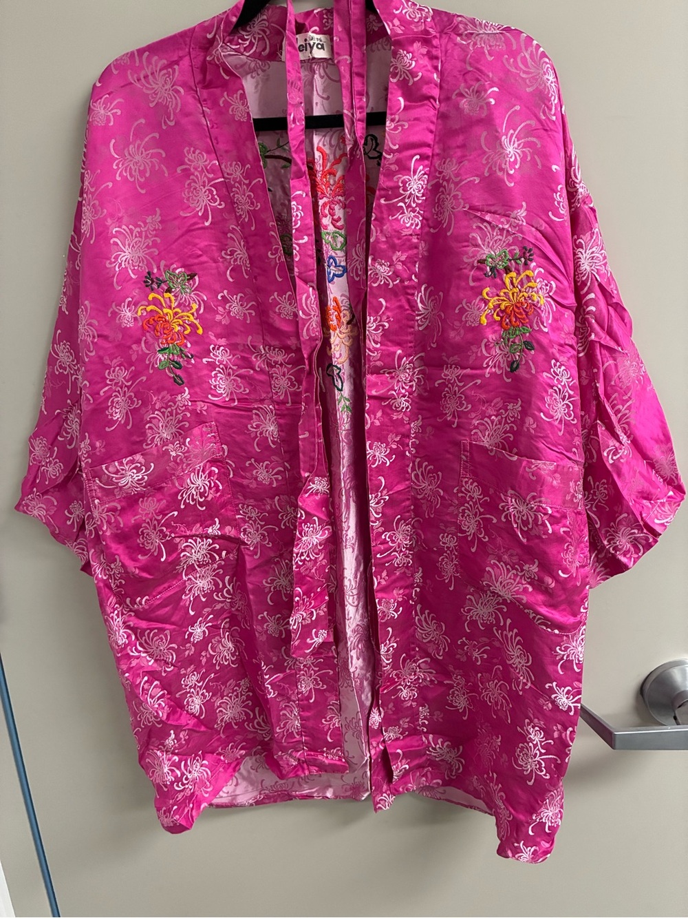 Women's vintage Embroidered Silk robe 1950s